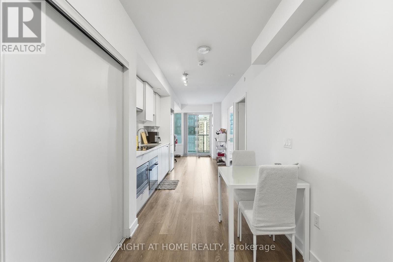 2112 Nt - 99 Broadway Avenue, Toronto, Ontario  M4P 1V2 - Photo 2 - C12741288