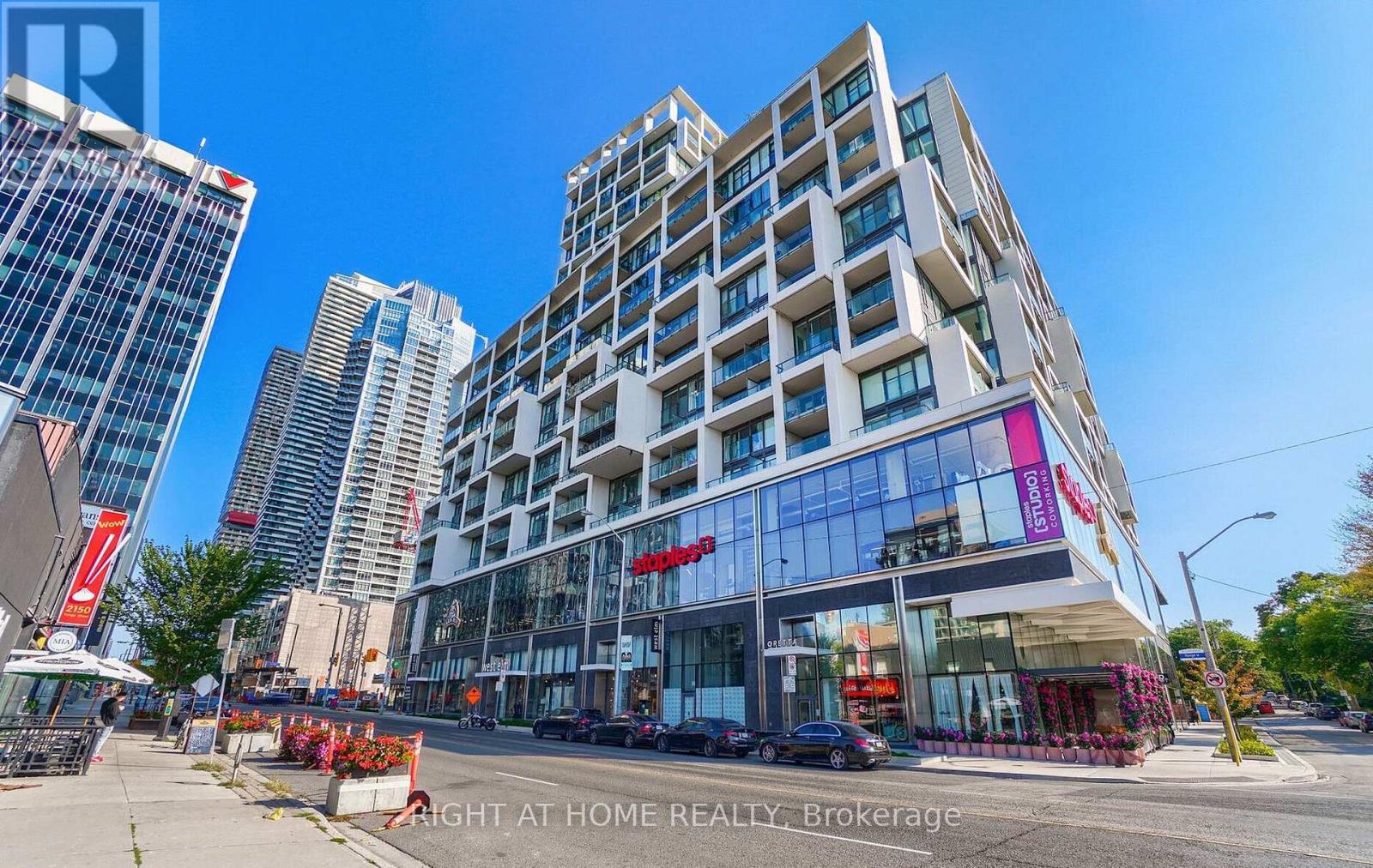 823 - 8 HILLSDALE AVENUE E, Toronto, Ontario