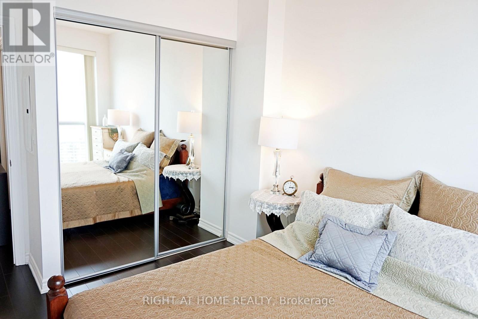 4207 - 386 Yonge Street, Toronto, Ontario  M5B 0A5 - Photo 14 - C12741320