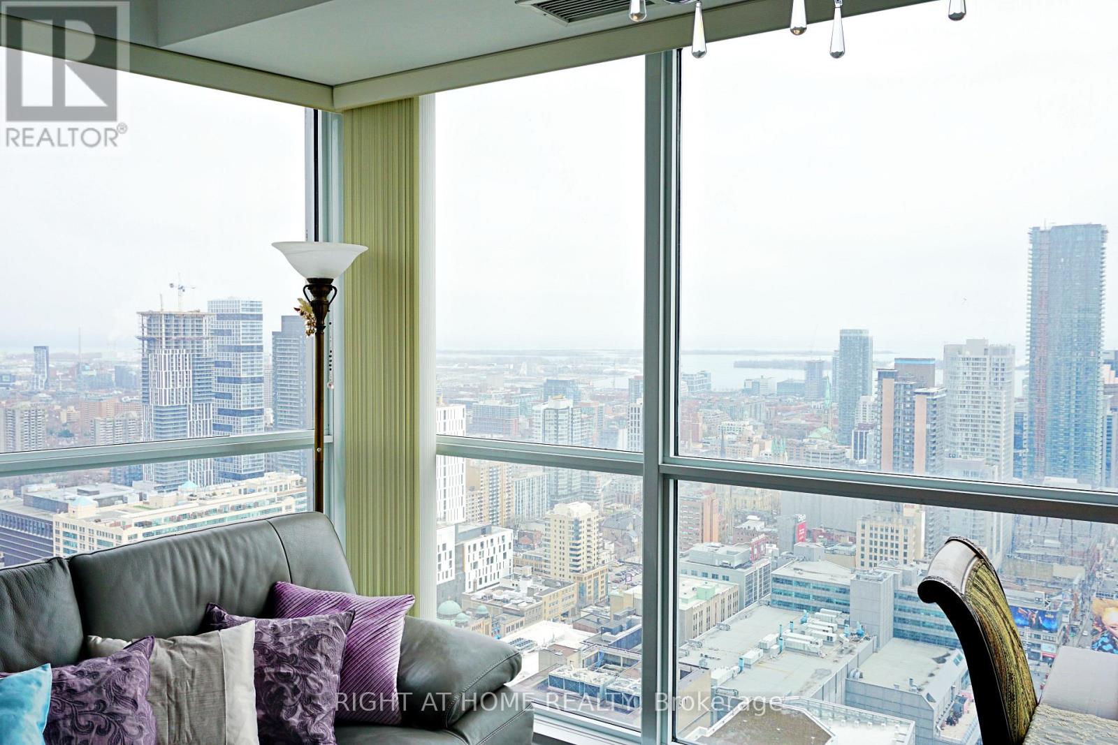 4207 - 386 Yonge Street, Toronto, Ontario  M5B 0A5 - Photo 4 - C12741320