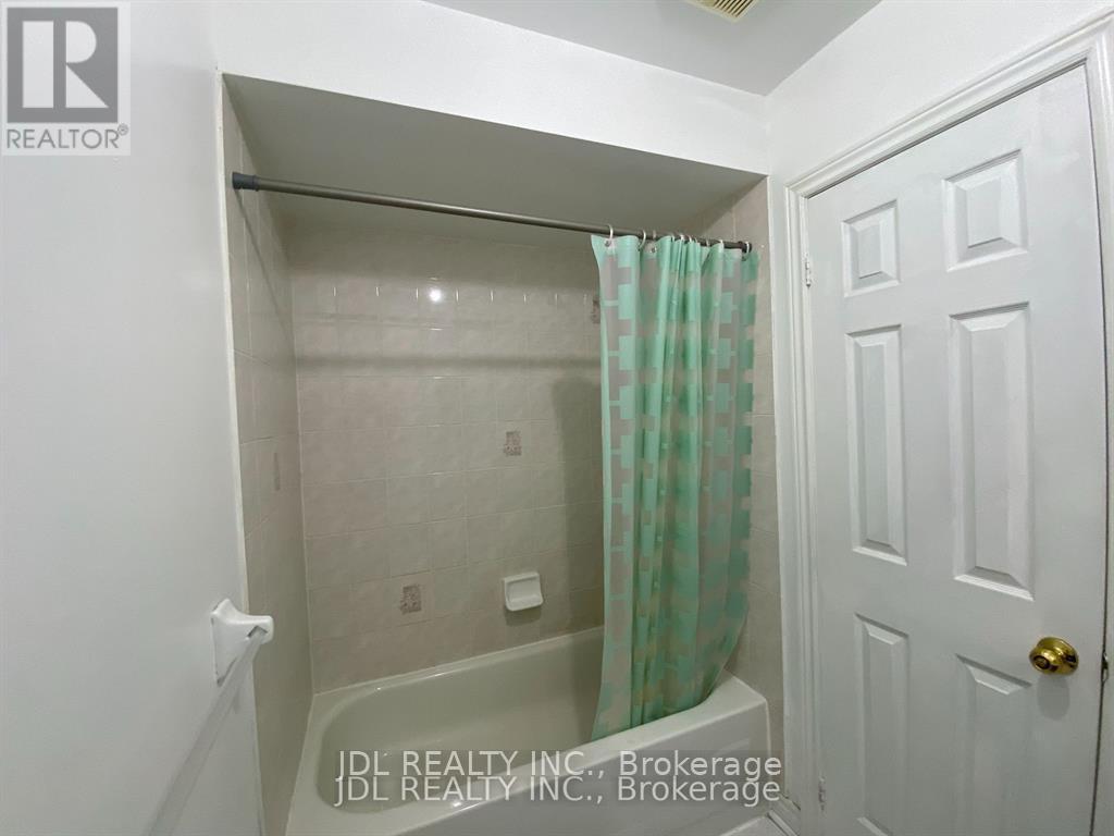 618 Leatherleaf Drive, Mississauga, Ontario  L4Z 3Z1 - Photo 14 - W12741292