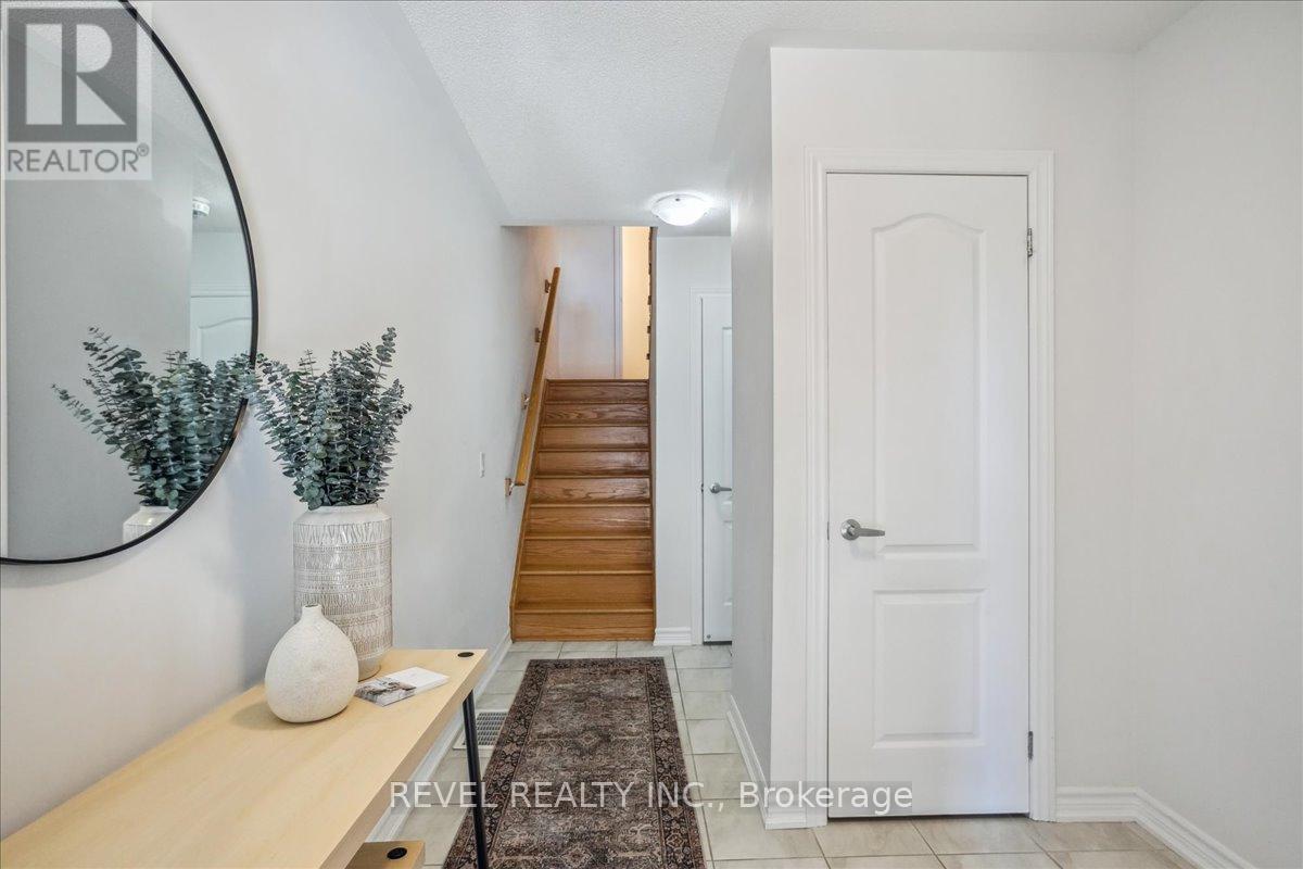 3038 Blacktusk Common, Oakville, Ontario  L6H 7E3 - Photo 5 - W12741326