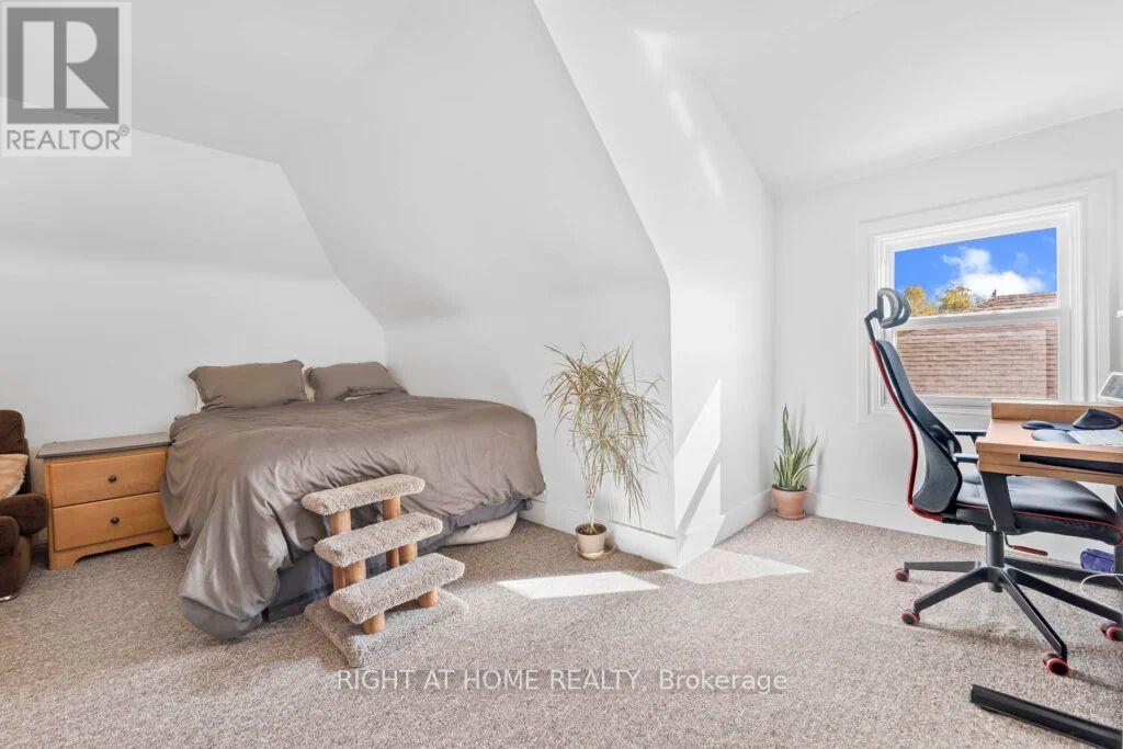 16 Connie Street, Toronto, Ontario  M6L 2J1 - Photo 15 - W12741334