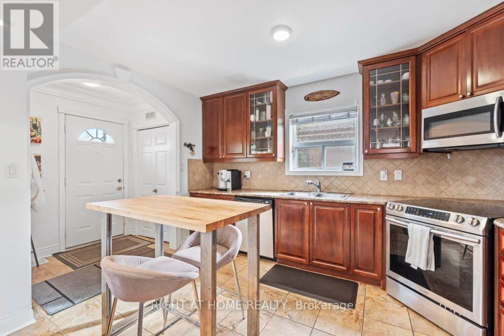 16 Connie Street, Toronto, Ontario  M6L 2J1 - Photo 3 - W12741334