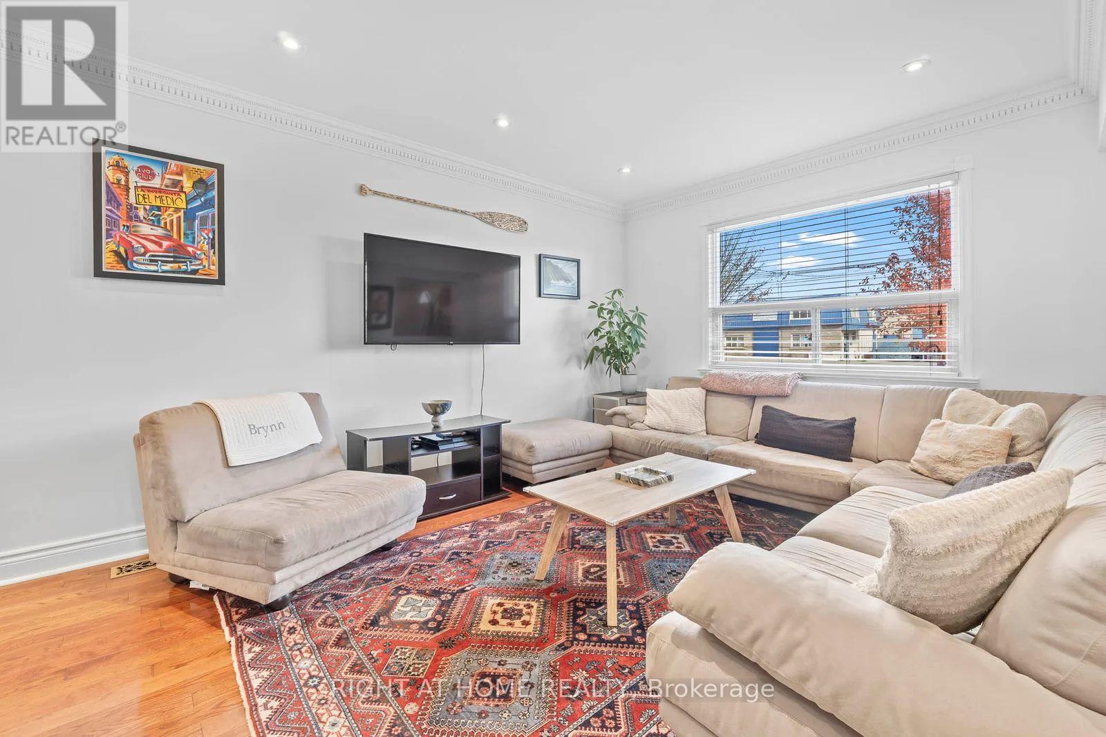 16 Connie Street, Toronto, Ontario  M6L 2J1 - Photo 5 - W12741334