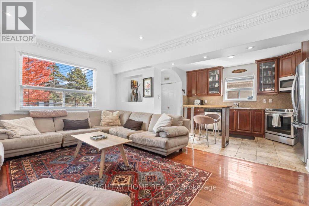 16 Connie Street, Toronto, Ontario  M6L 2J1 - Photo 7 - W12741334