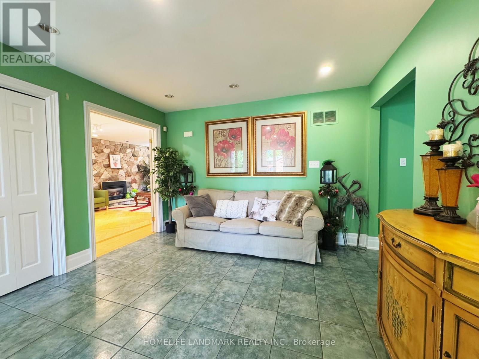 B3 - 2415 Jarvis Street, Mississauga, Ontario  L5C 2P7 - Photo 4 - W12741340