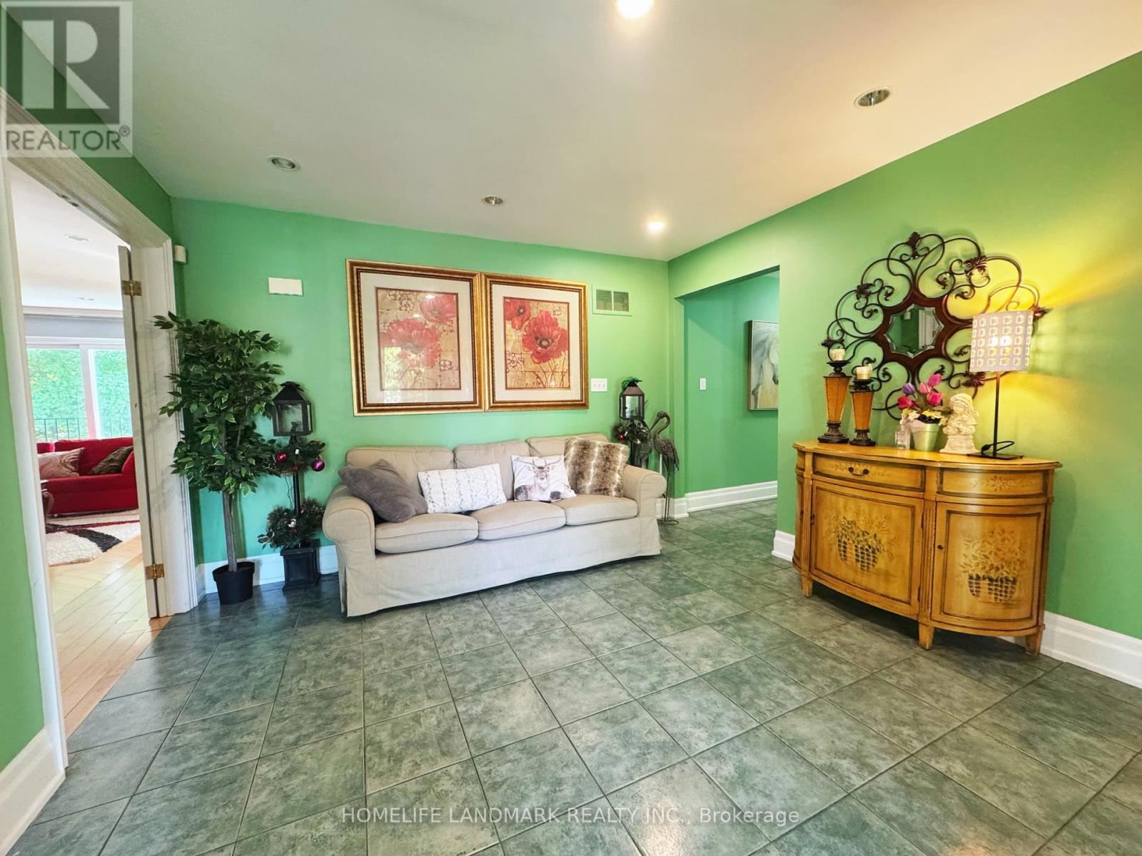 B3 - 2415 Jarvis Street, Mississauga, Ontario  L5C 2P7 - Photo 5 - W12741340