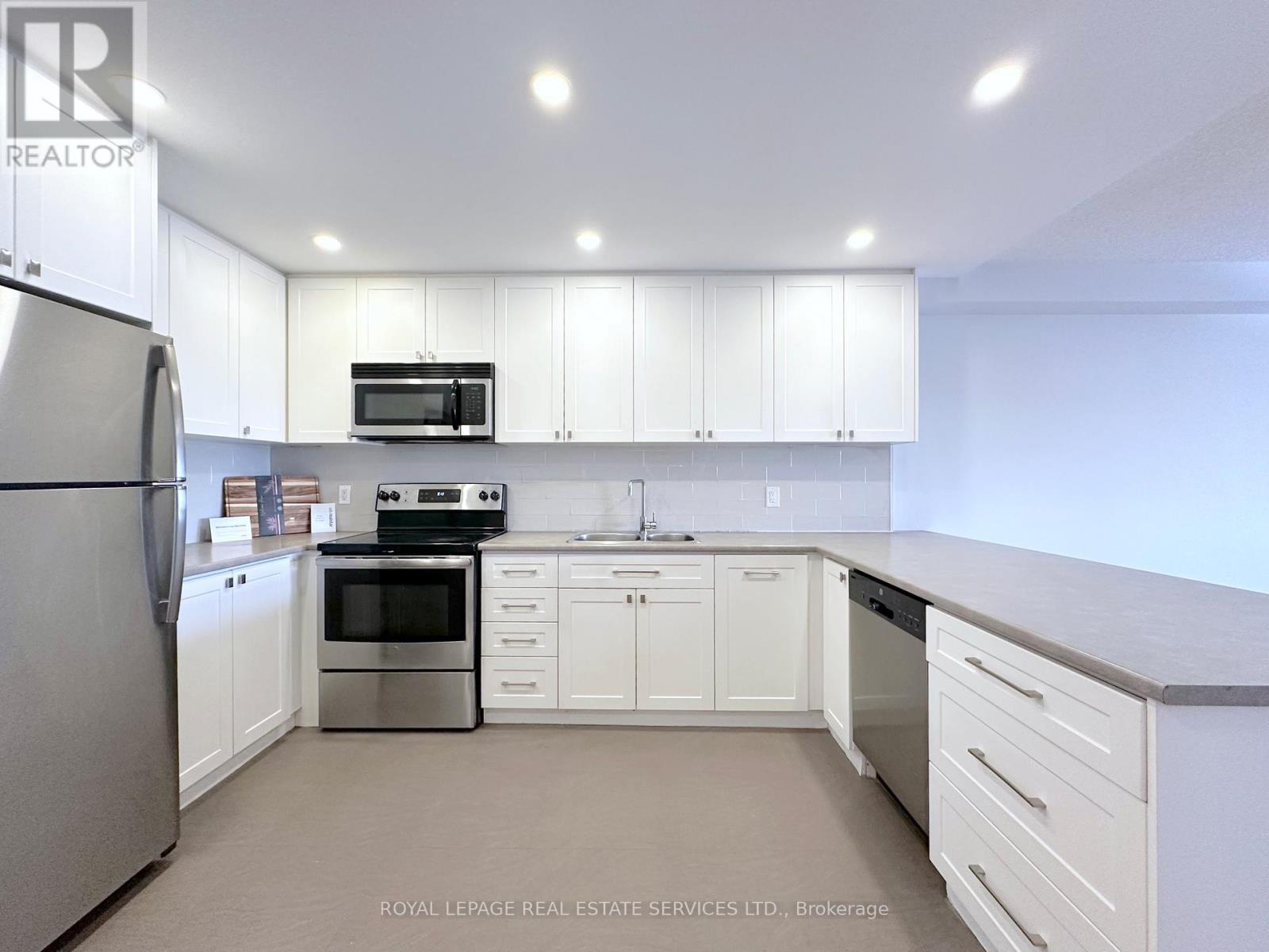 1108 - 190 Clark Boulevard, Brampton, Ontario  L6T 4A8 - Photo 2 - W12741348