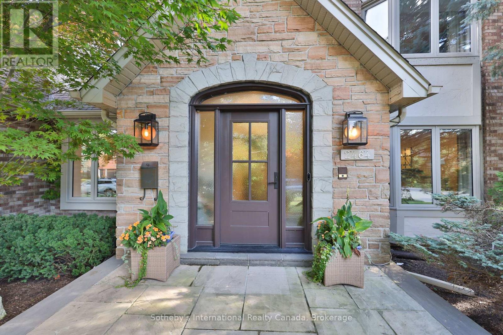 2464 Deer Run Avenue, Oakville, Ontario  L6J 6K9 - Photo 3 - W12741368