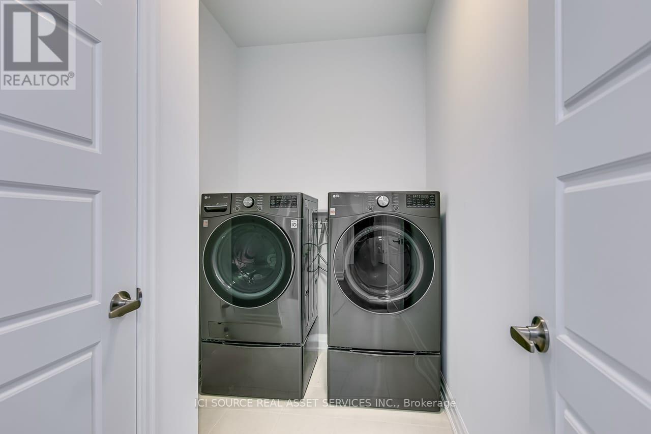 1392 Hydrangea Gardens, Oakville, Ontario  L6H 7G1 - Photo 19 - W12741352