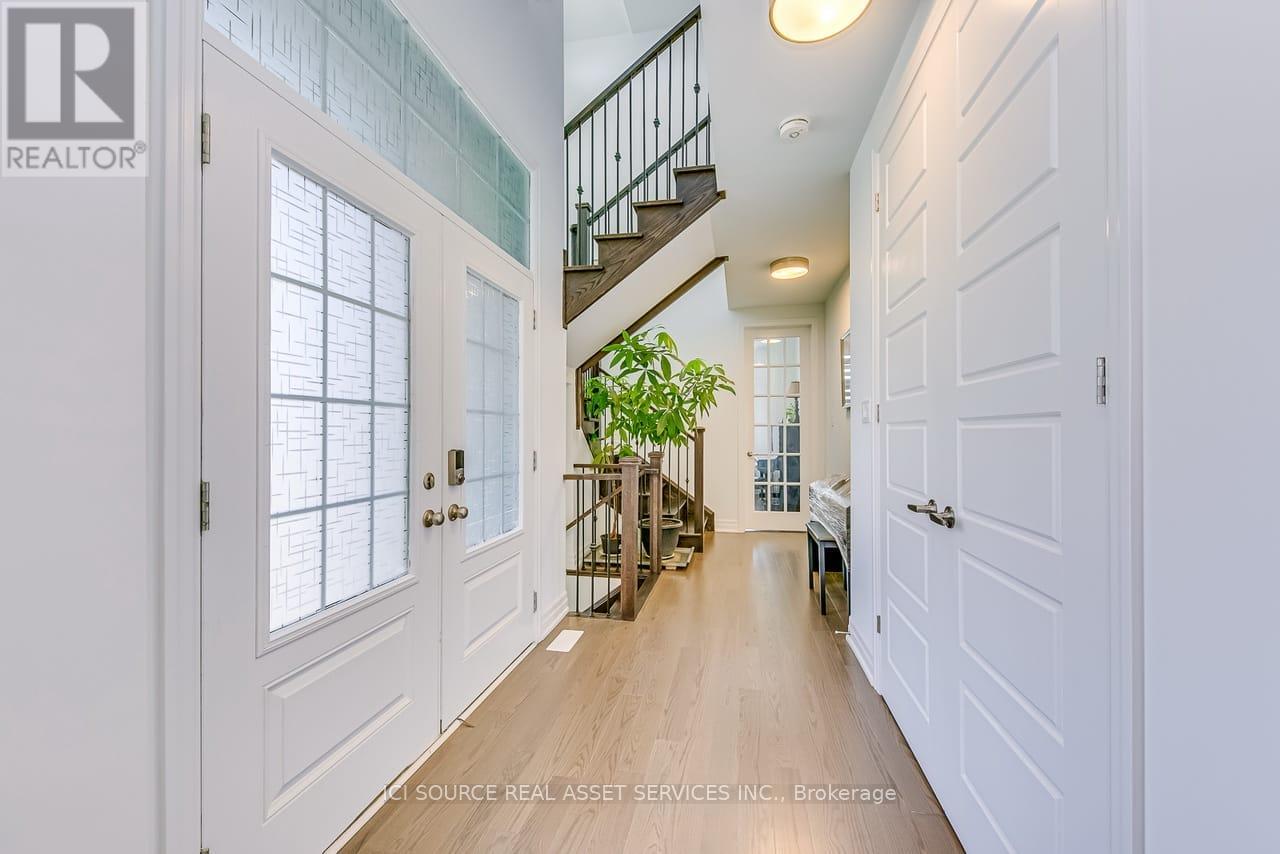 1392 Hydrangea Gardens, Oakville, Ontario  L6H 7G1 - Photo 3 - W12741352