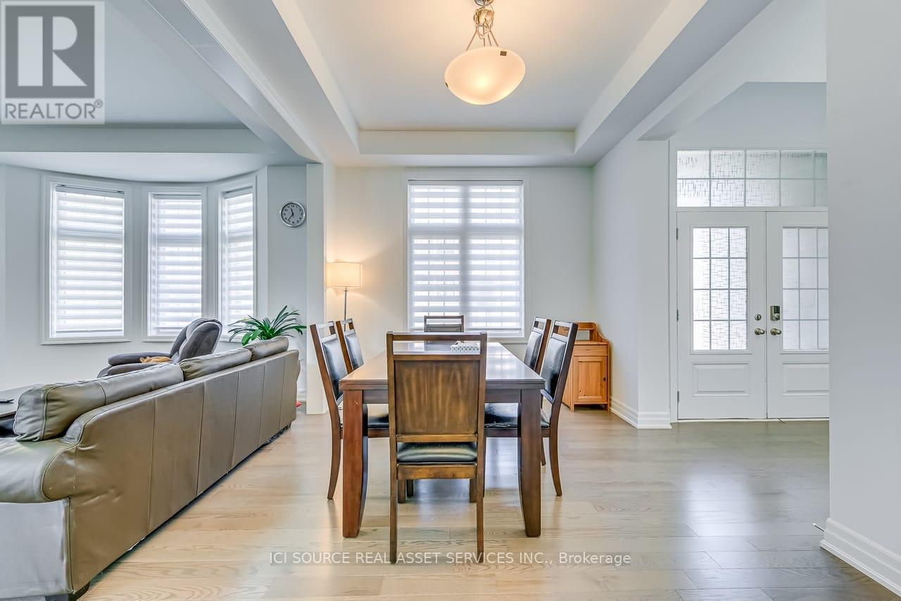 1392 Hydrangea Gardens, Oakville, Ontario  L6H 7G1 - Photo 4 - W12741352