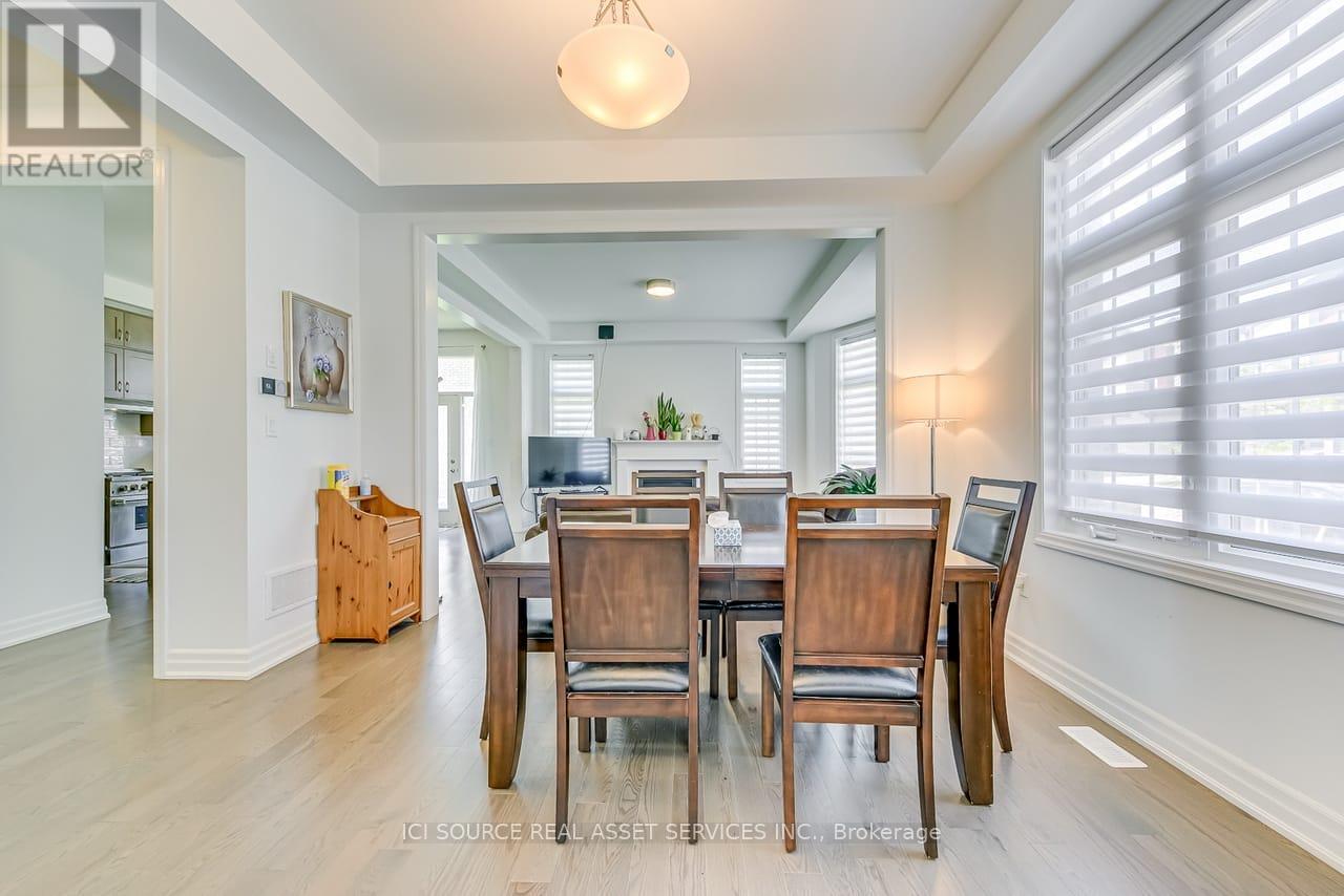 1392 Hydrangea Gardens, Oakville, Ontario  L6H 7G1 - Photo 5 - W12741352