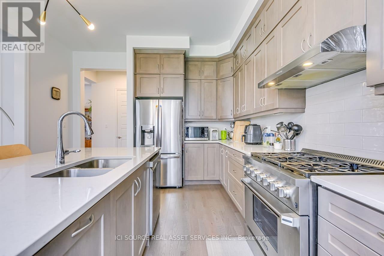 1392 Hydrangea Gardens, Oakville, Ontario  L6H 7G1 - Photo 9 - W12741352