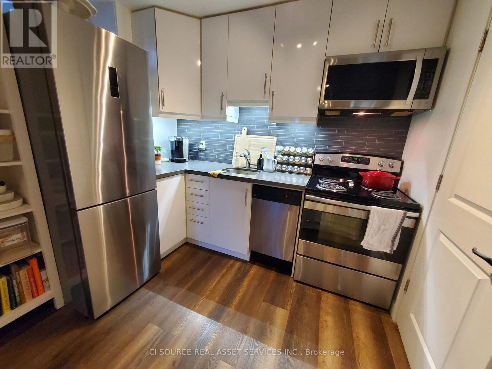 B1 - 15 Highview Crescent, Toronto, Ontario  M6H 2Y3 - Photo 11 - W12741372