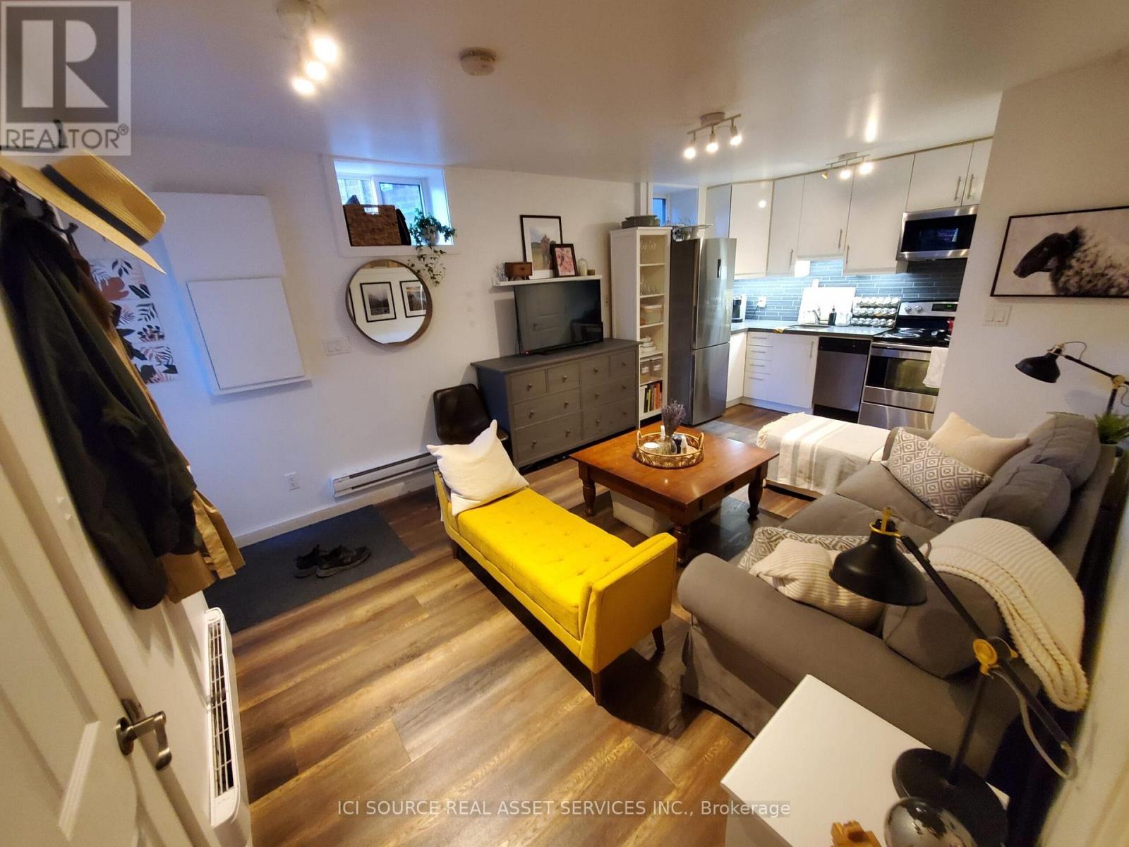 B1 - 15 Highview Crescent, Toronto, Ontario  M6H 2Y3 - Photo 4 - W12741372