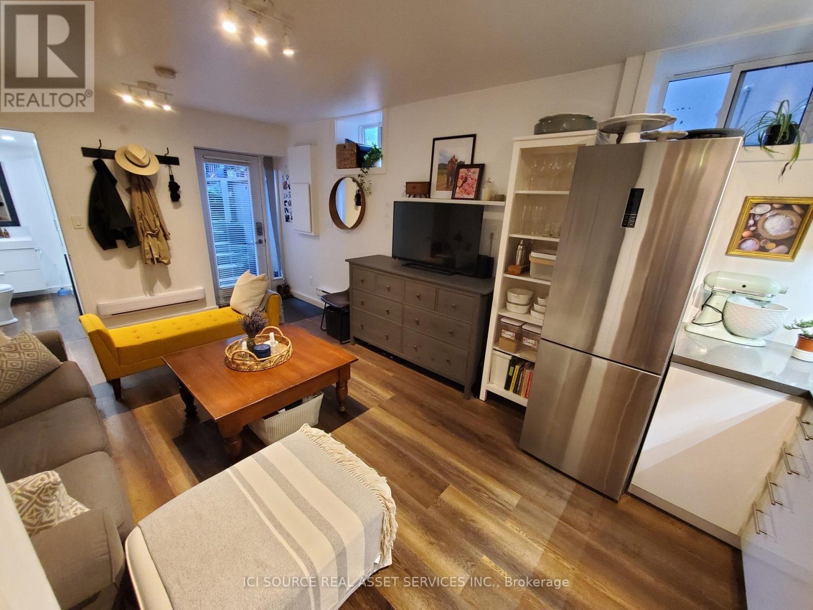 B1 - 15 Highview Crescent, Toronto, Ontario  M6H 2Y3 - Photo 6 - W12741372