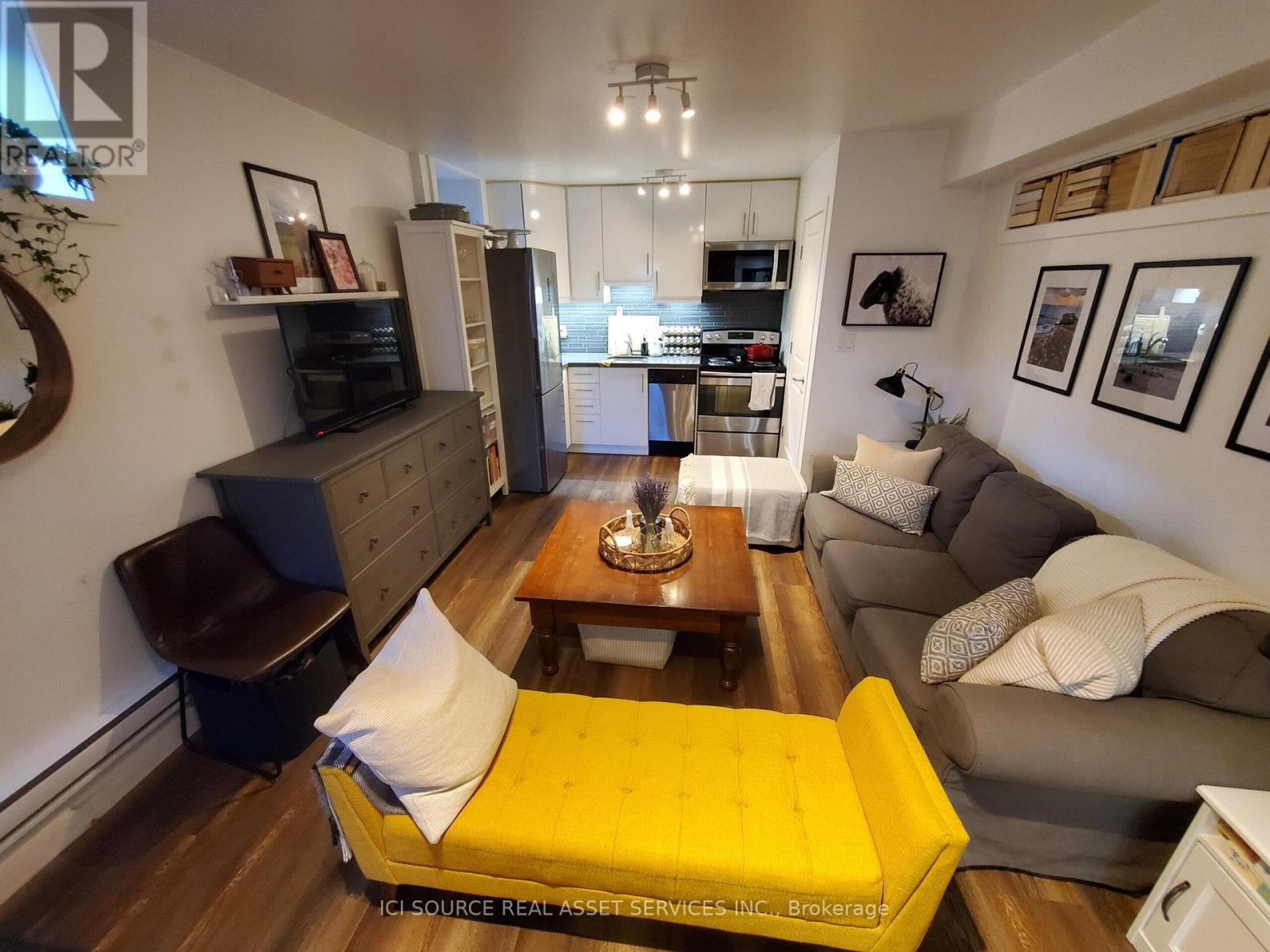 B1 - 15 Highview Crescent, Toronto, Ontario  M6H 2Y3 - Photo 8 - W12741372