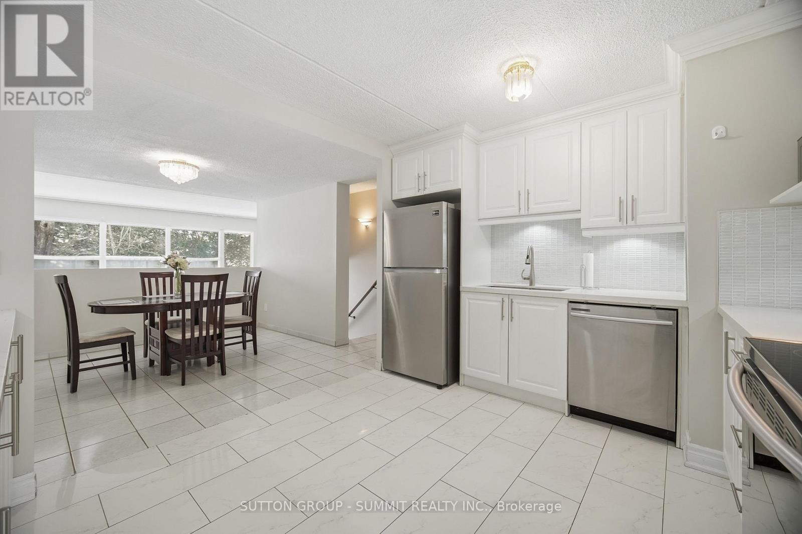 211 - 180 Mississauga Valley Boulevard, Mississauga, Ontario  L5A 3M2 - Photo 15 - W12741374