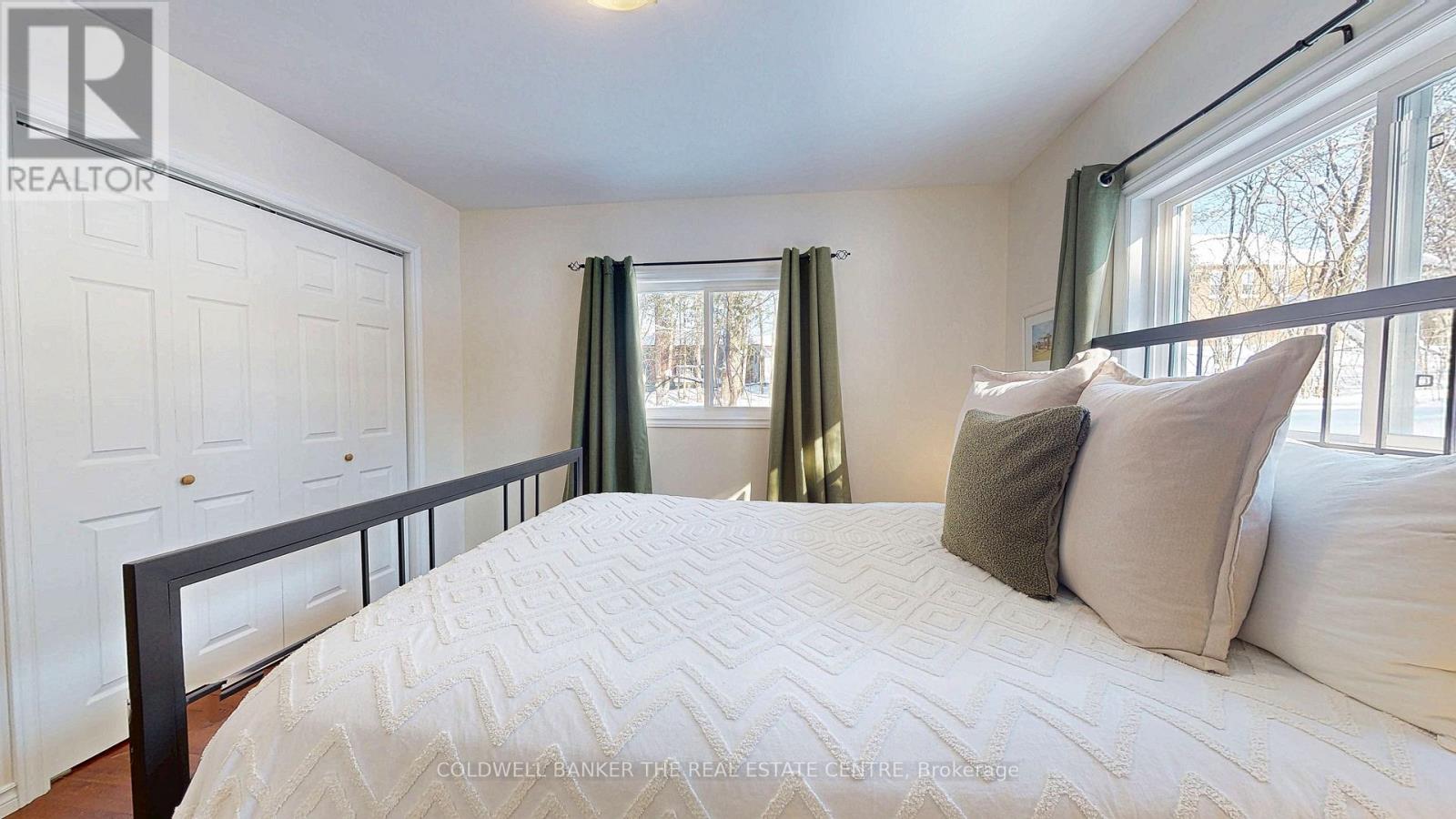 135 Simcoe Street, Orillia, Ontario  L3V 1G8 - Photo 11 - S12741408