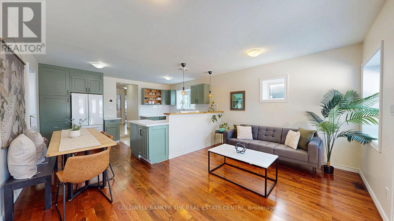 135 Simcoe Street, Orillia, Ontario  L3V 1G8 - Photo 2 - S12741408