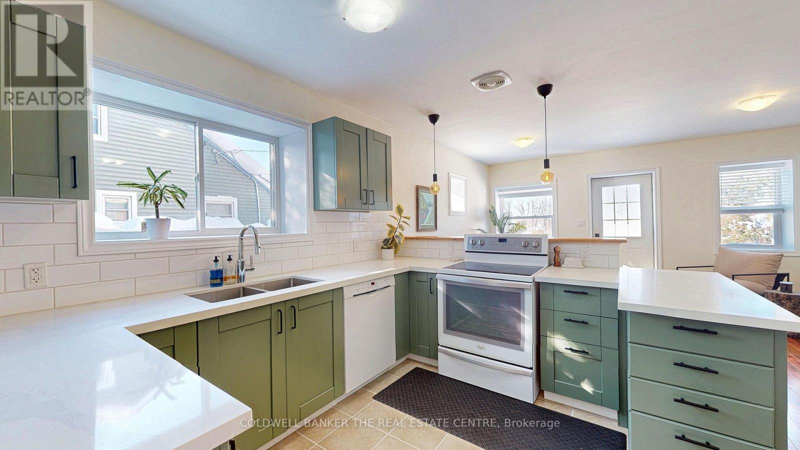 135 Simcoe Street, Orillia, Ontario  L3V 1G8 - Photo 7 - S12741408