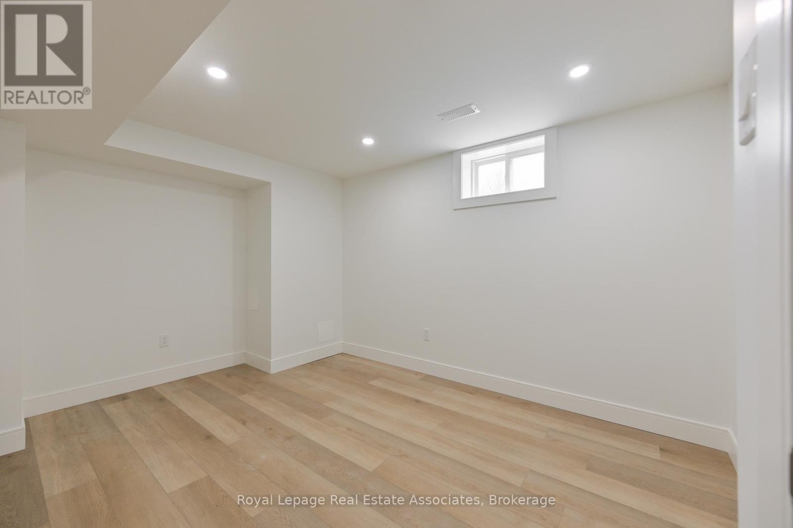 8 Mcnally Street, Halton Hills, Ontario  L7G 6B7 - Photo 13 - W12741396