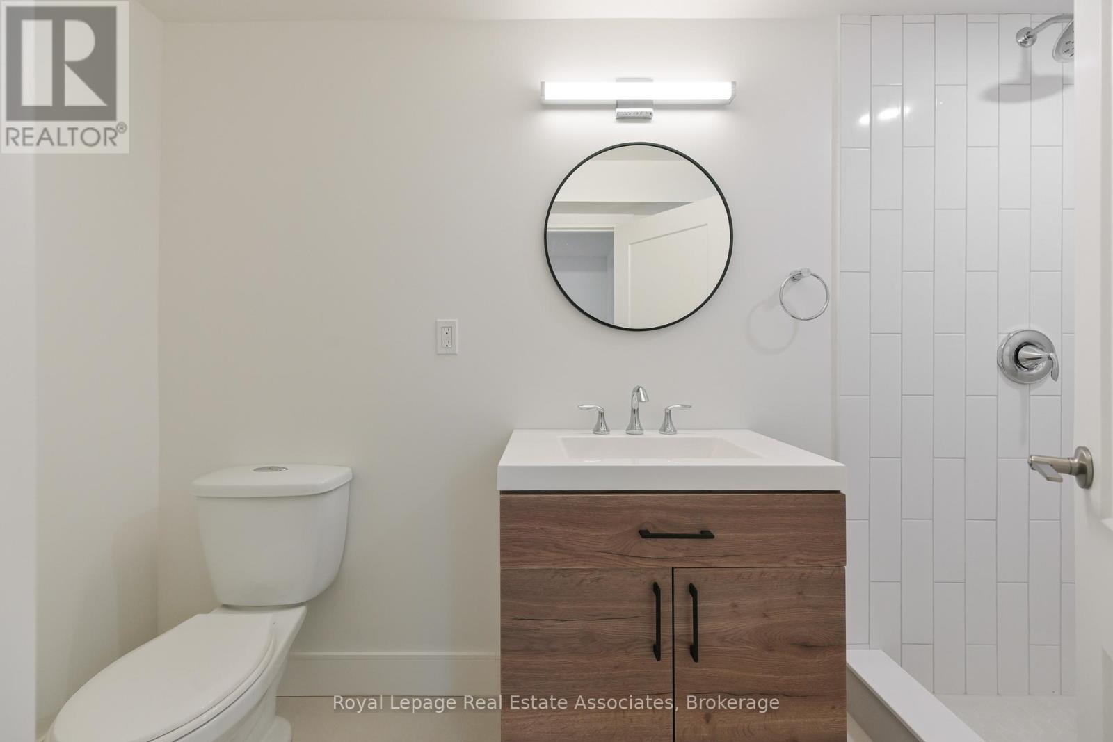 8 Mcnally Street, Halton Hills, Ontario  L7G 6B7 - Photo 15 - W12741396