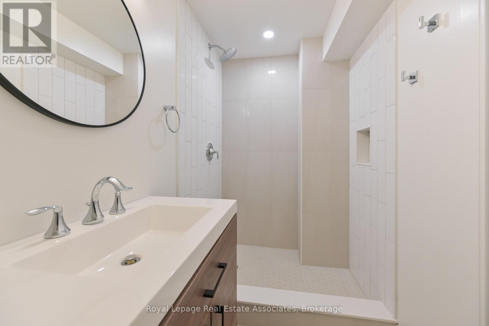 8 Mcnally Street, Halton Hills, Ontario  L7G 6B7 - Photo 16 - W12741396