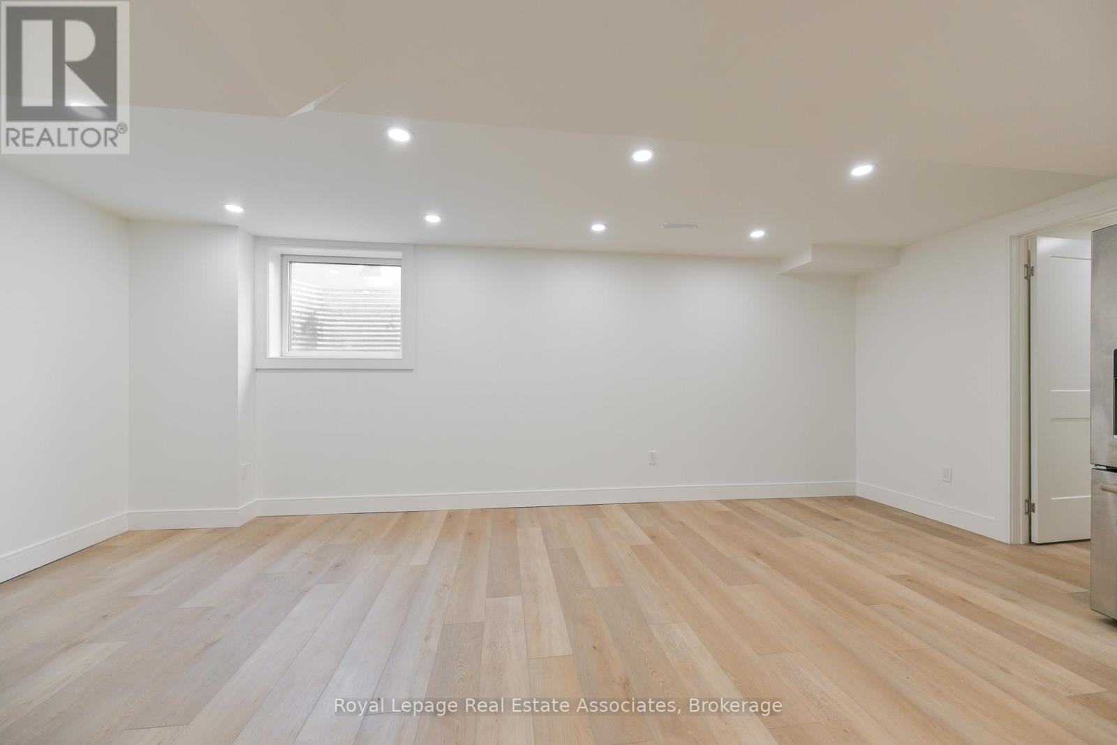 8 Mcnally Street, Halton Hills, Ontario  L7G 6B7 - Photo 4 - W12741396