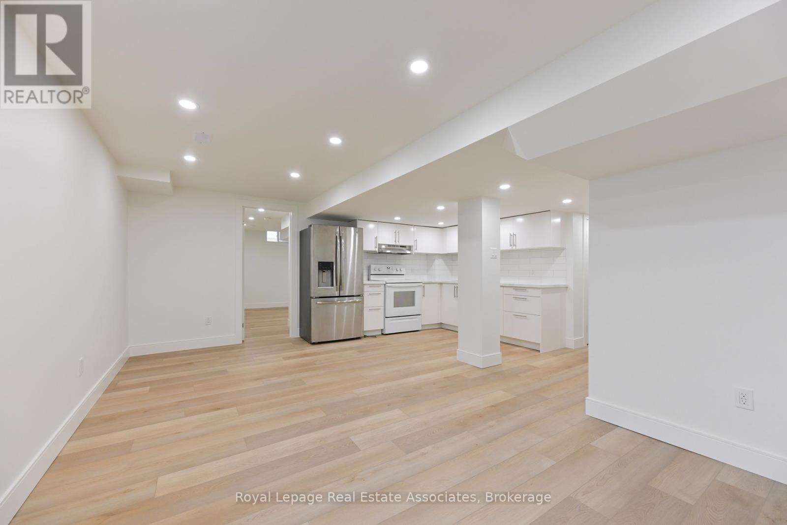 8 Mcnally Street, Halton Hills, Ontario  L7G 6B7 - Photo 5 - W12741396