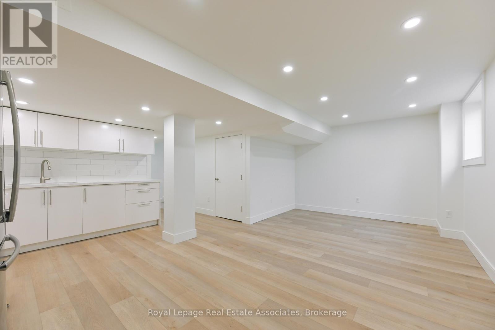 8 Mcnally Street, Halton Hills, Ontario  L7G 6B7 - Photo 7 - W12741396