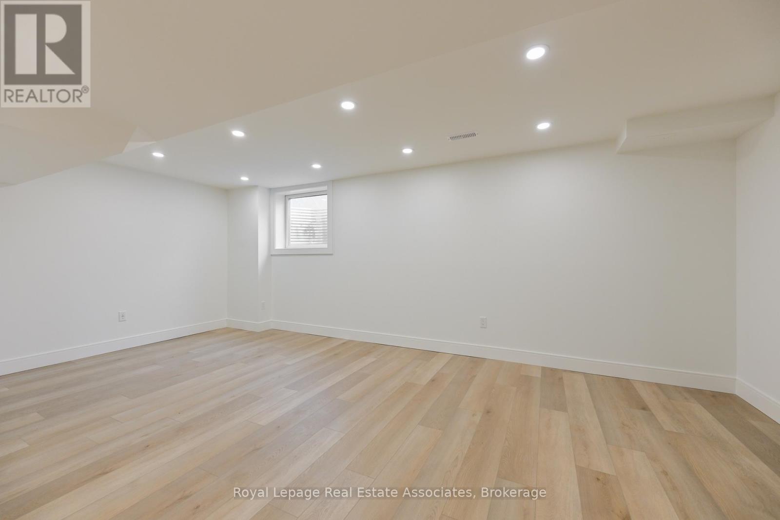 8 Mcnally Street, Halton Hills, Ontario  L7G 6B7 - Photo 8 - W12741396