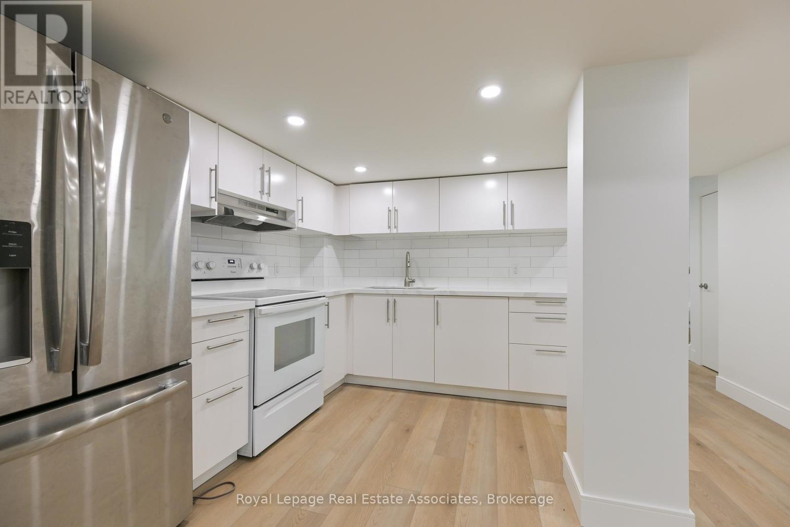 8 Mcnally Street, Halton Hills, Ontario  L7G 6B7 - Photo 9 - W12741396