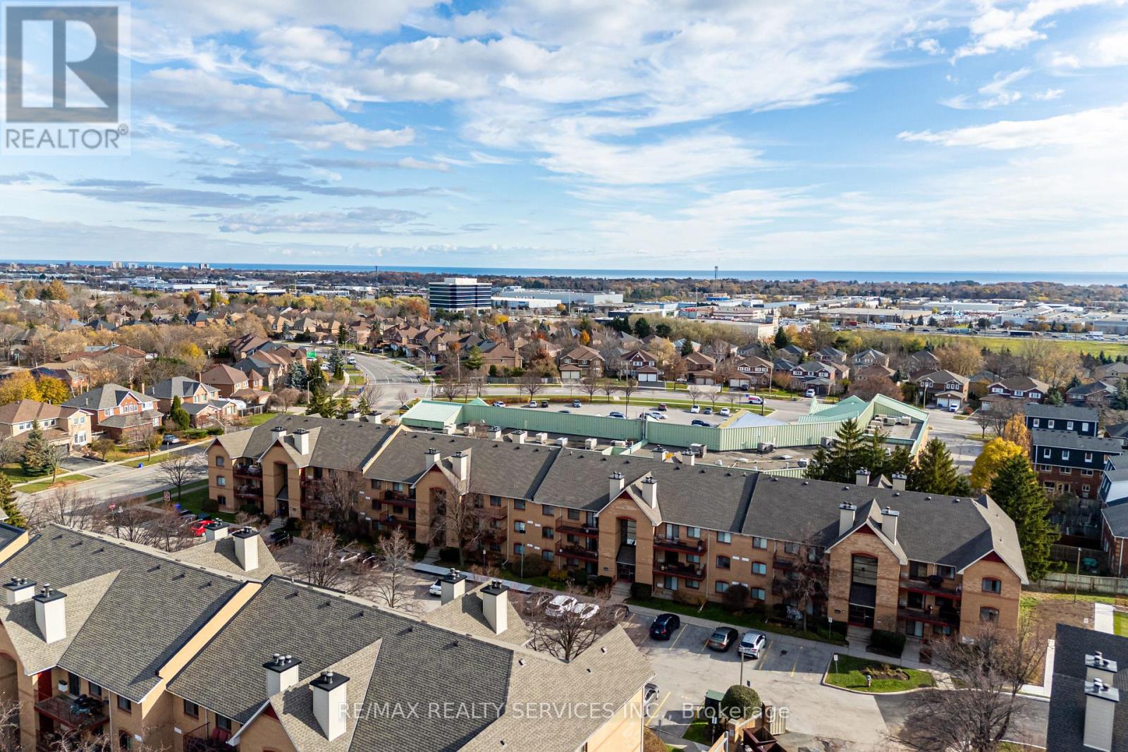 1713 - 1478 Pilgrims Way, Oakville, Ontario  L6M 3G7 - Photo 2 - W12741402