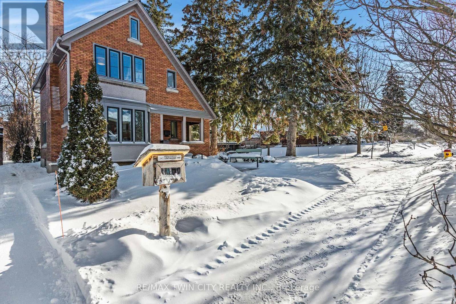 86 EARL STREET, Kitchener, Ontario