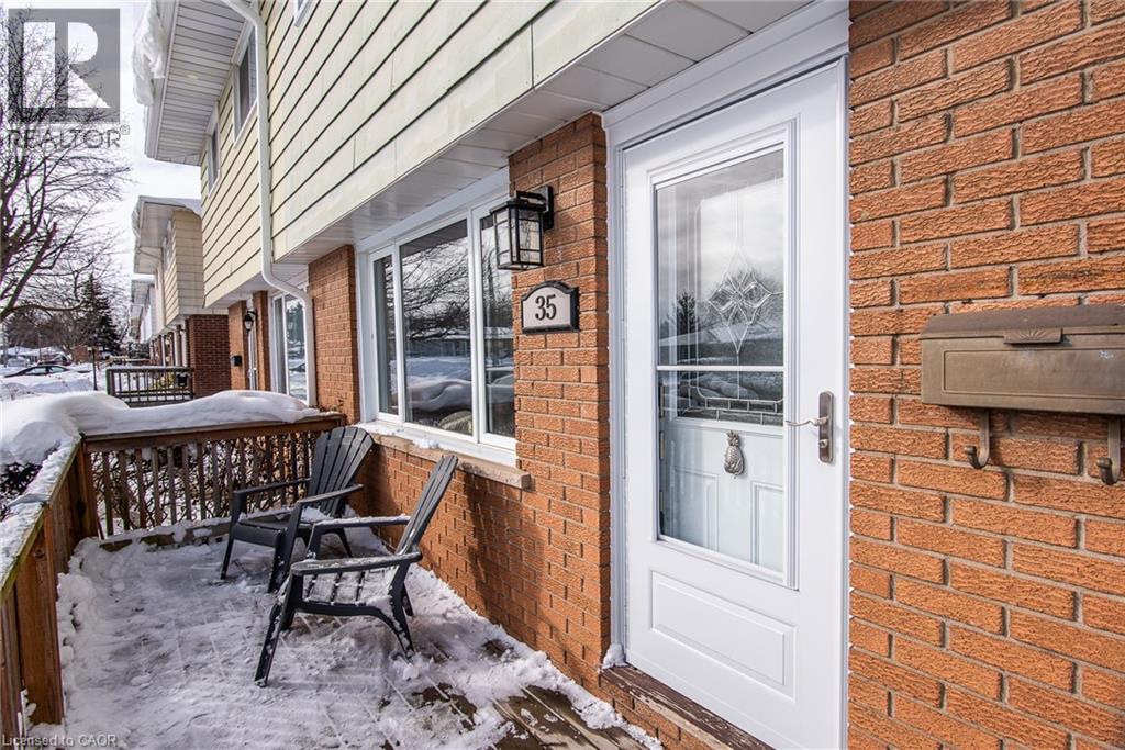 35 Roberts Crescent, Kitchener, Ontario  N2E 1A6 - Photo 2 - 40801526