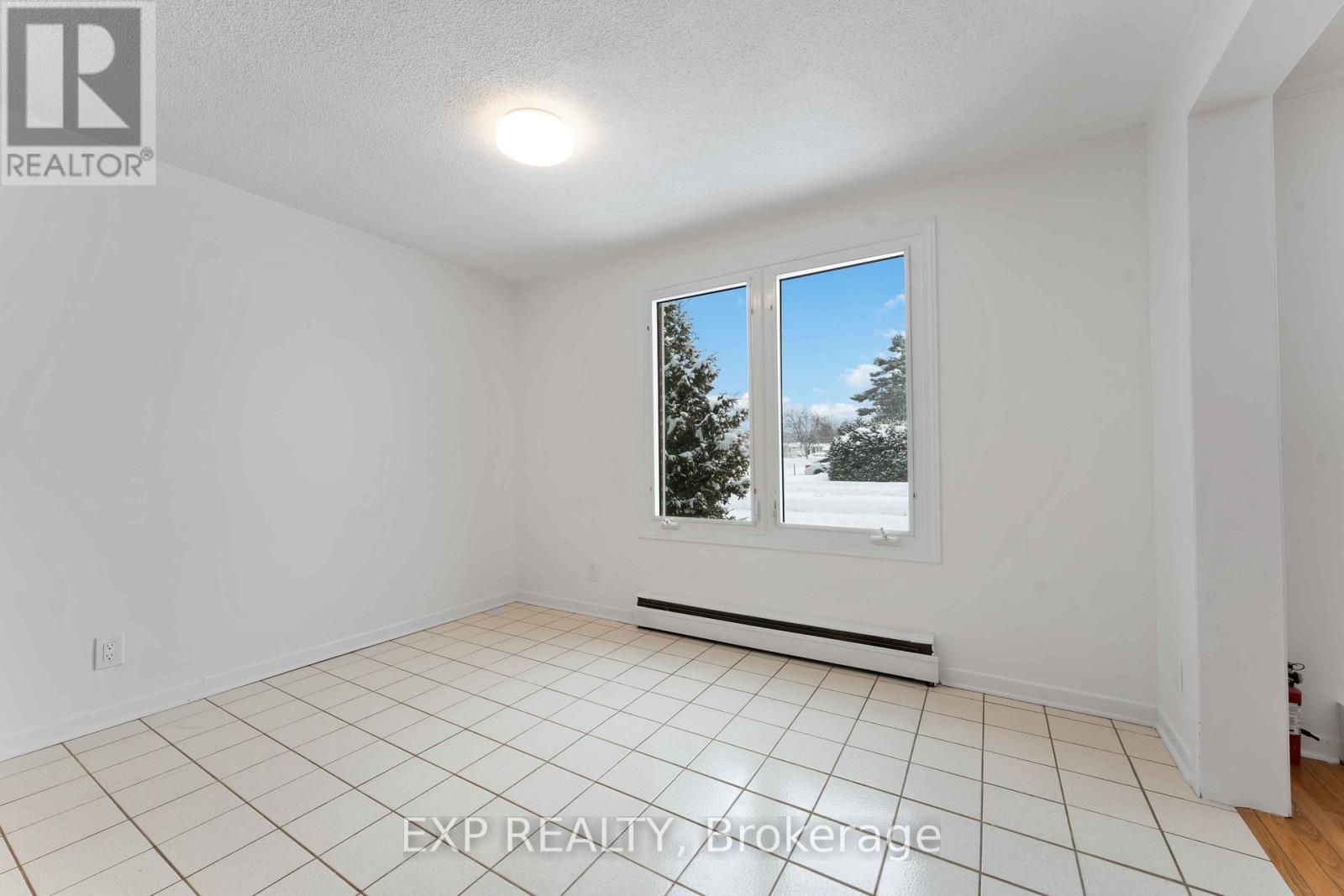 303 Amiens Street, Ottawa, Ontario  K1E 1N3 - Photo 10 - X12741450