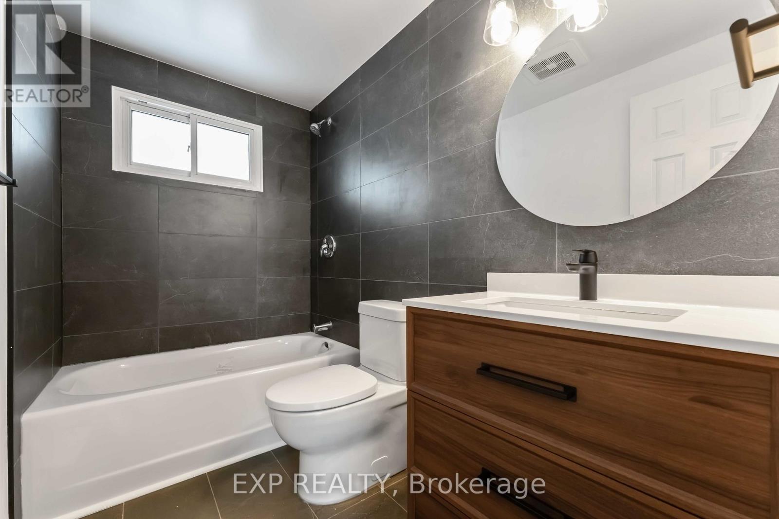 303 Amiens Street, Ottawa, Ontario  K1E 1N3 - Photo 11 - X12741450