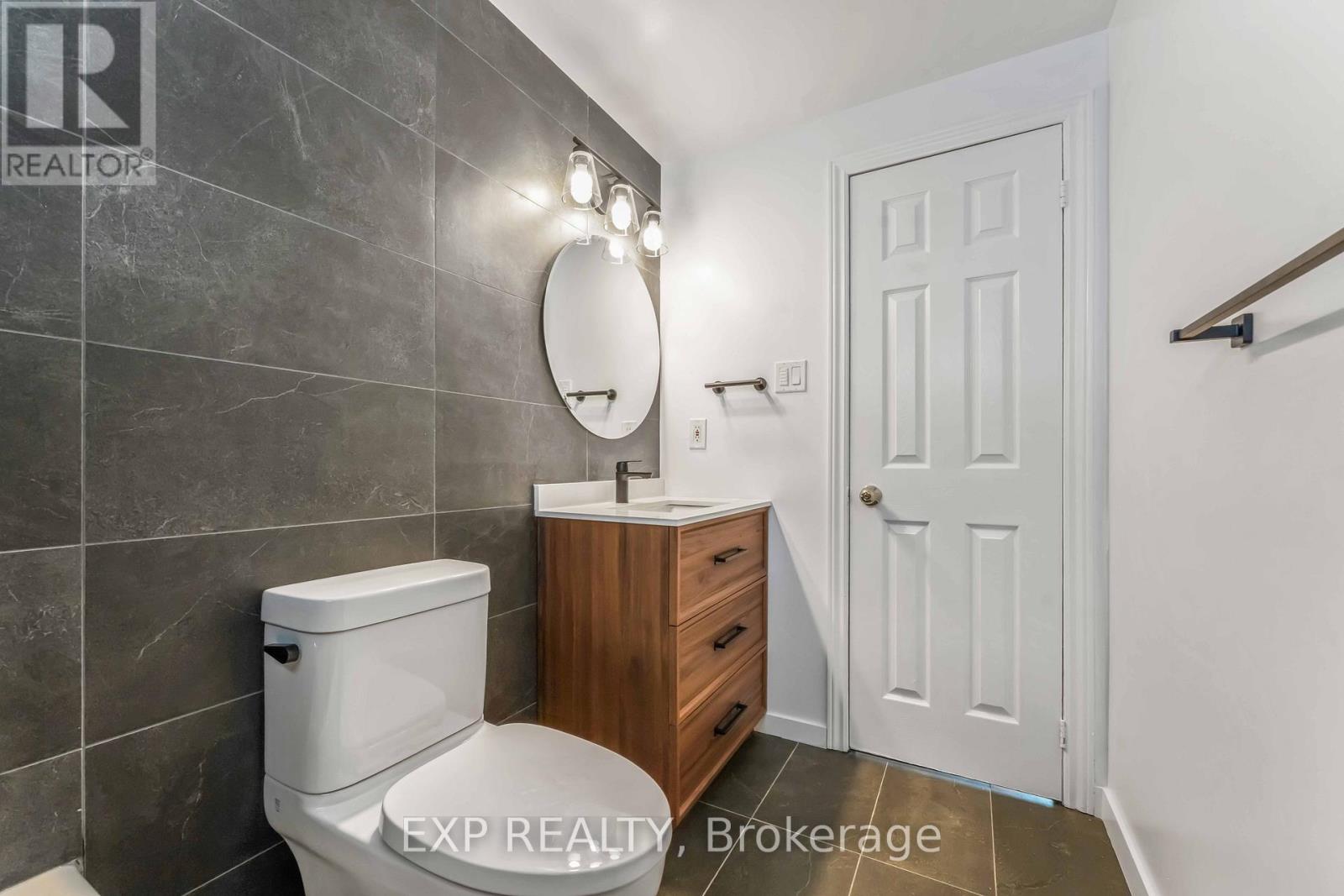 303 Amiens Street, Ottawa, Ontario  K1E 1N3 - Photo 12 - X12741450