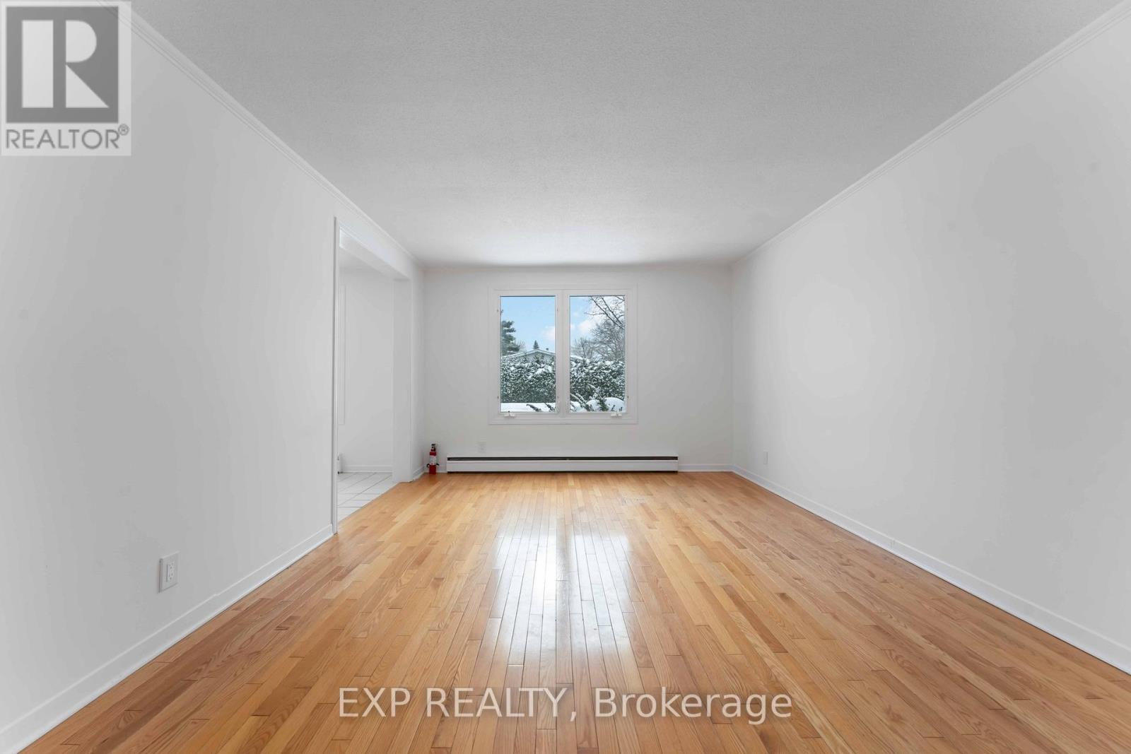 303 Amiens Street, Ottawa, Ontario  K1E 1N3 - Photo 4 - X12741450