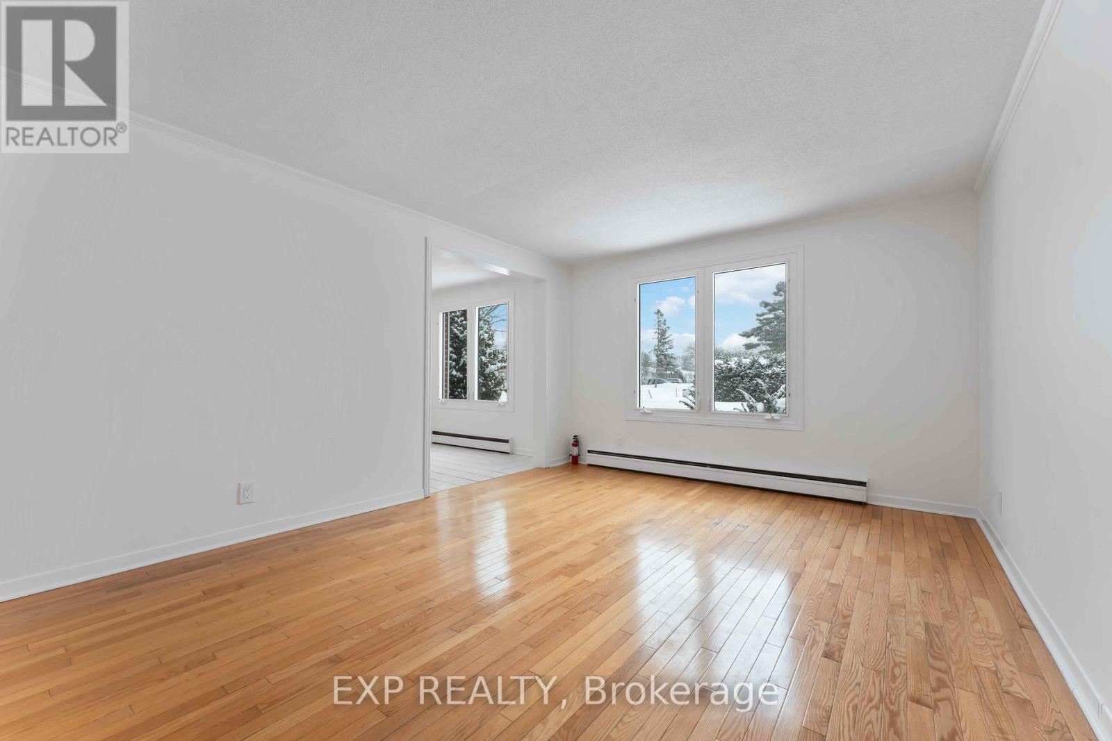 303 Amiens Street, Ottawa, Ontario  K1E 1N3 - Photo 5 - X12741450