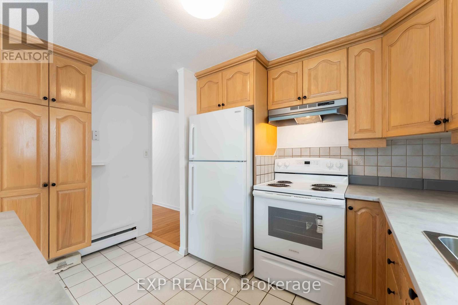 303 Amiens Street, Ottawa, Ontario  K1E 1N3 - Photo 8 - X12741450