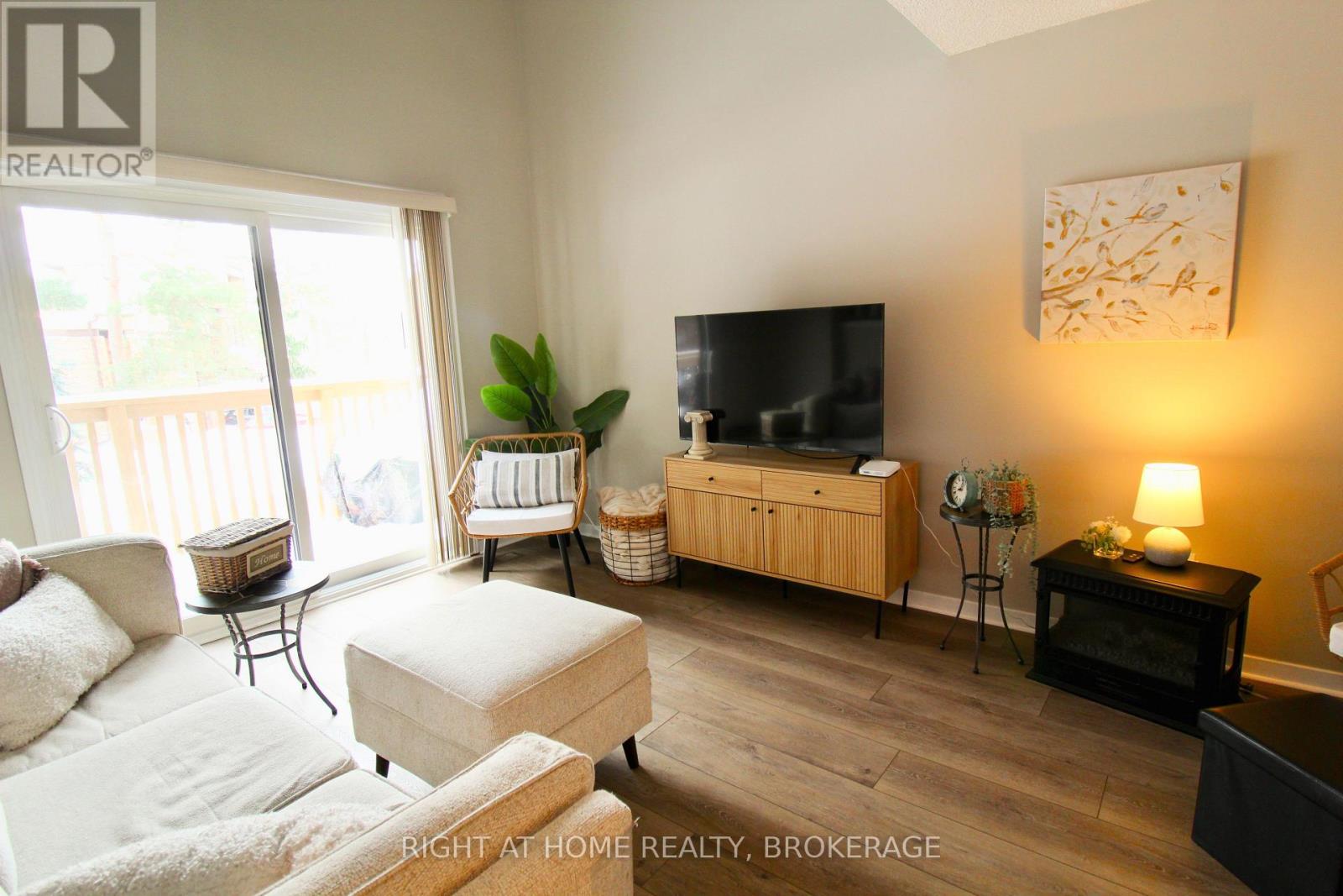 54 - 178 Scott Street, St. Catharines, Ontario  L2N 6Y5 - Photo 3 - X12741474