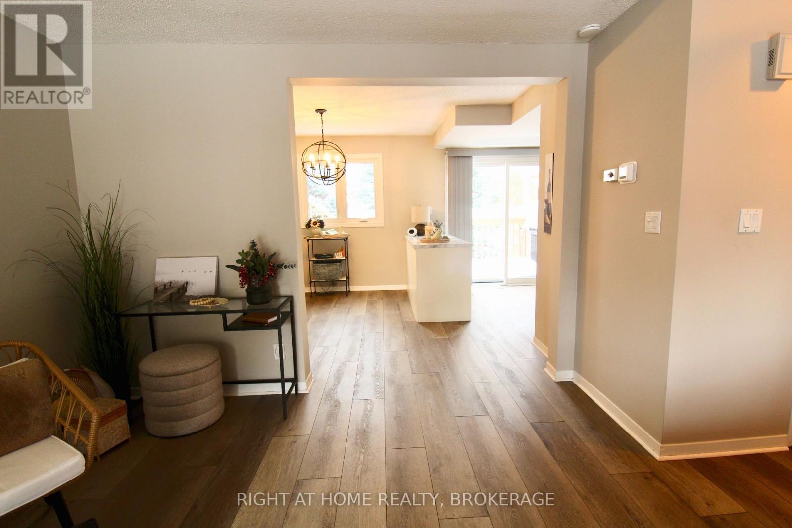 54 - 178 Scott Street, St. Catharines, Ontario  L2N 6Y5 - Photo 5 - X12741474