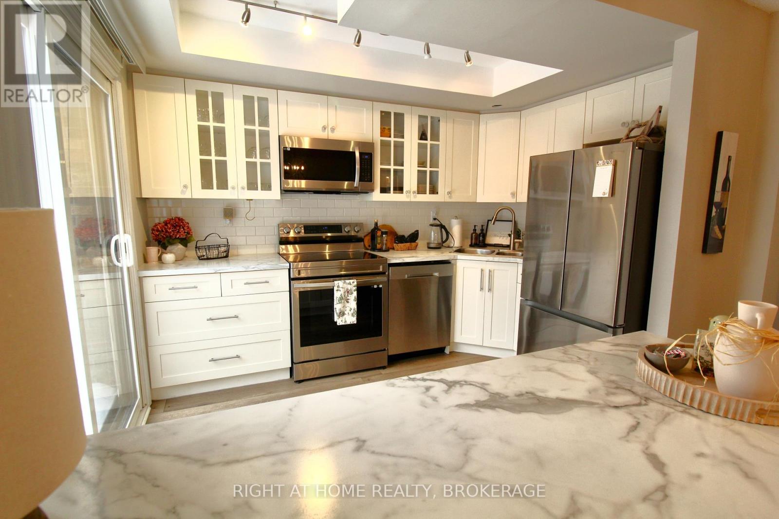 54 - 178 Scott Street, St. Catharines, Ontario  L2N 6Y5 - Photo 7 - X12741474