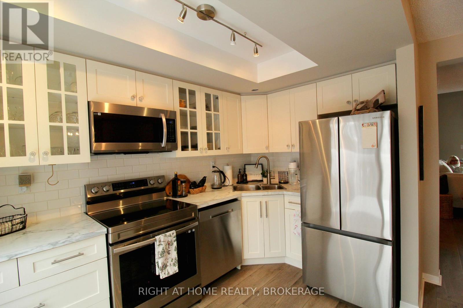 54 - 178 Scott Street, St. Catharines, Ontario  L2N 6Y5 - Photo 8 - X12741474