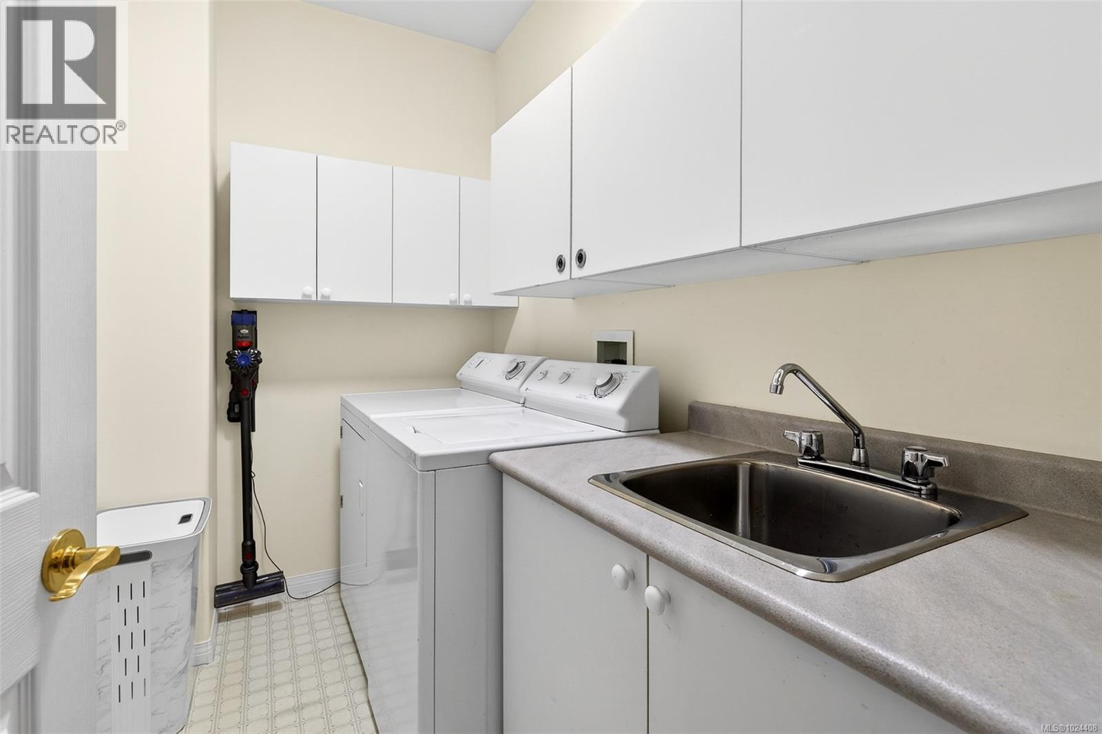 5 2235 Harbour Rd, Sidney, British Columbia  V8L 2P7 - Photo 28 - 1024408