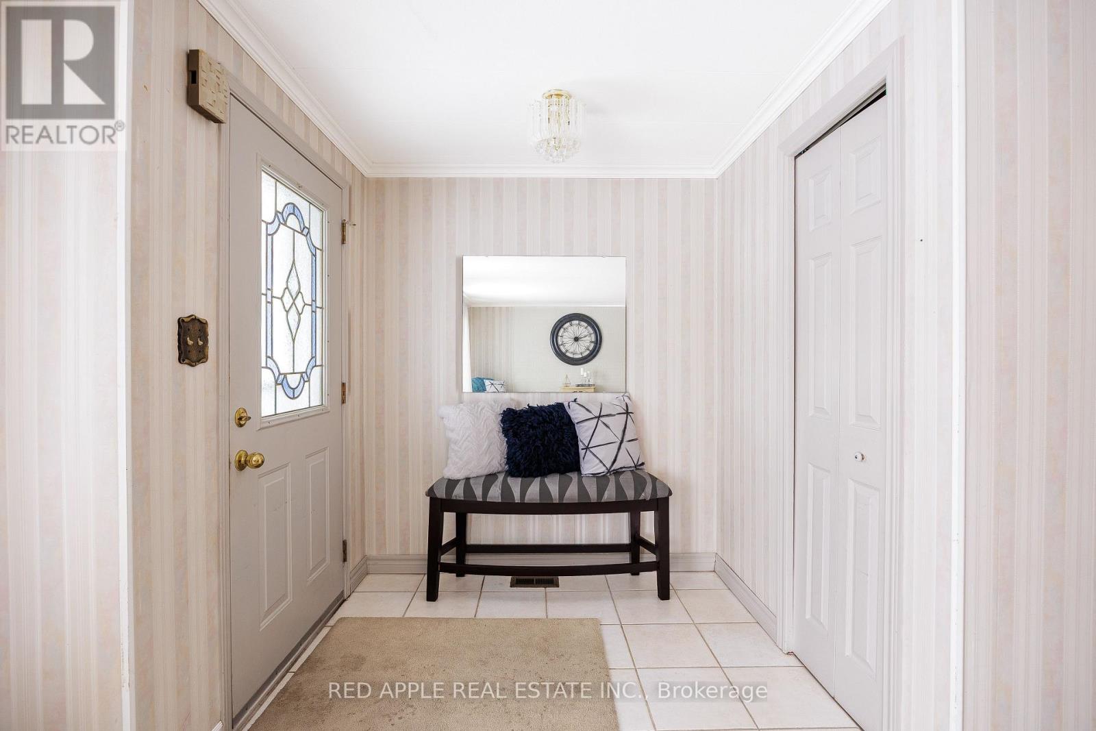 30 Mimosa Drive, Innisfil, Ontario  L9S 1P8 - Photo 4 - N12741466